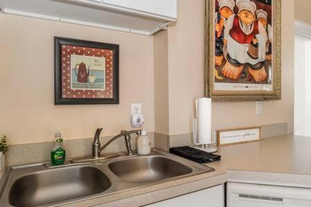 Studio W King Bed Walking Distance To Beach & Shops Michigan Stadt Exterior foto