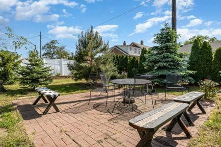 Studio W King Bed Walking Distance To Beach & Shops Michigan Stadt Exterior foto